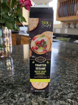 Toasted sesame water crisp crackers